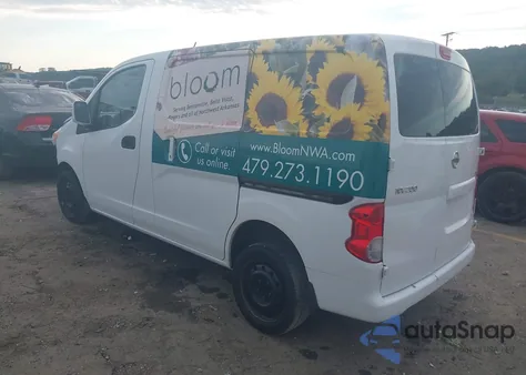 2015 Nissan Nv200 Sv z USA, uszkodzony, nr VIN 3N6CM0KN1FK701817